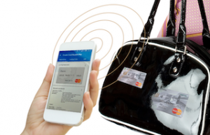 risico contactloos betalen - Smartphone met NFC